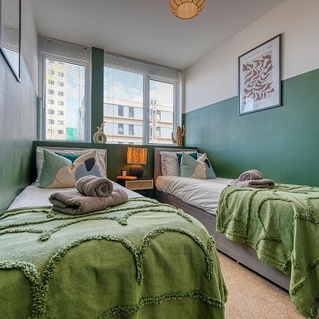 2-Bedroom Stunning, Stylish & Central City Apartment, Spacious, Sleeps 6, With On-Site Parking - Near Gunwharf Quays & Beach - By Blue Puffin Stays Portsmouth Kültér fotó