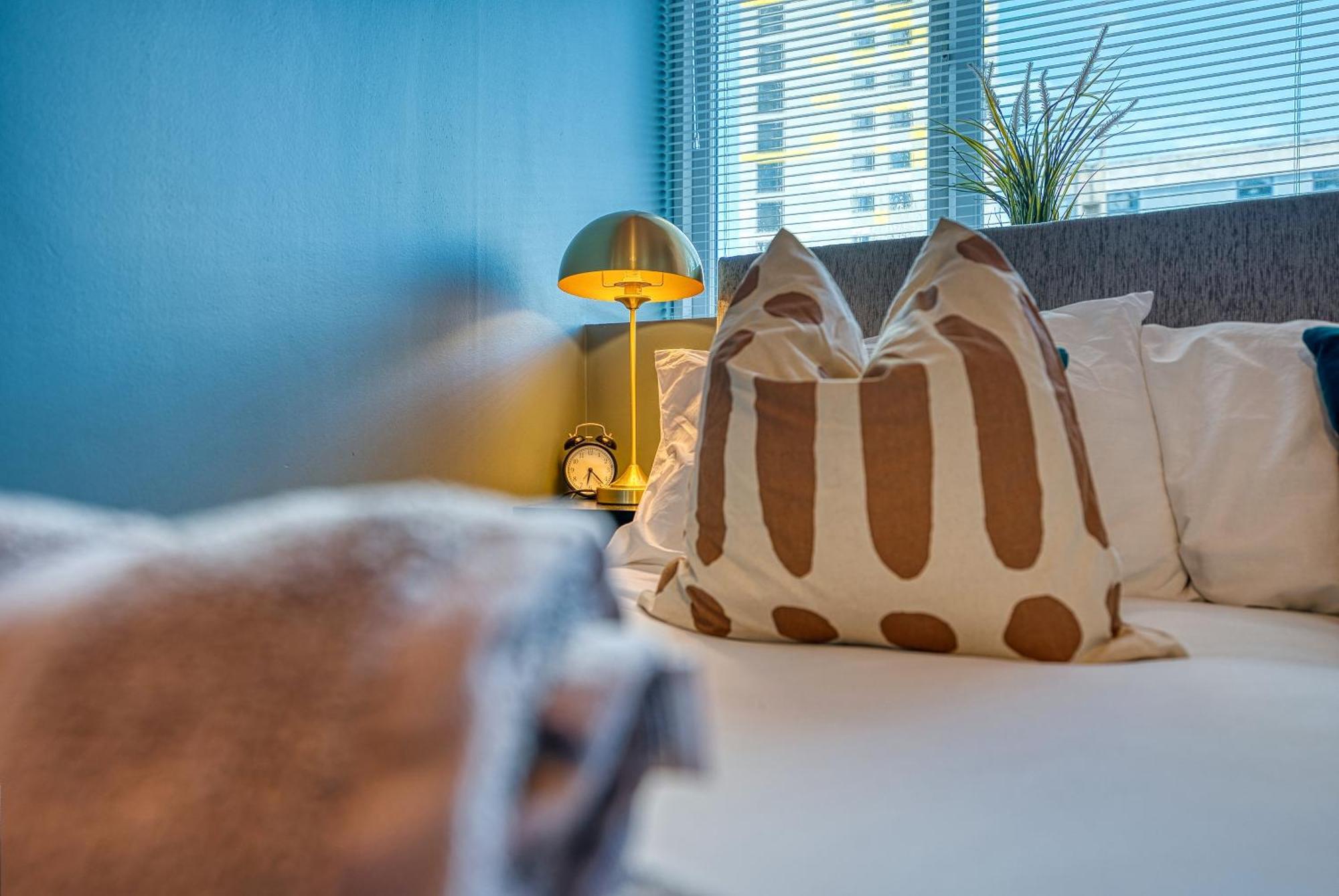 2-Bedroom Stunning, Stylish & Central City Apartment, Spacious, Sleeps 6, With On-Site Parking - Near Gunwharf Quays & Beach - By Blue Puffin Stays Portsmouth Kültér fotó