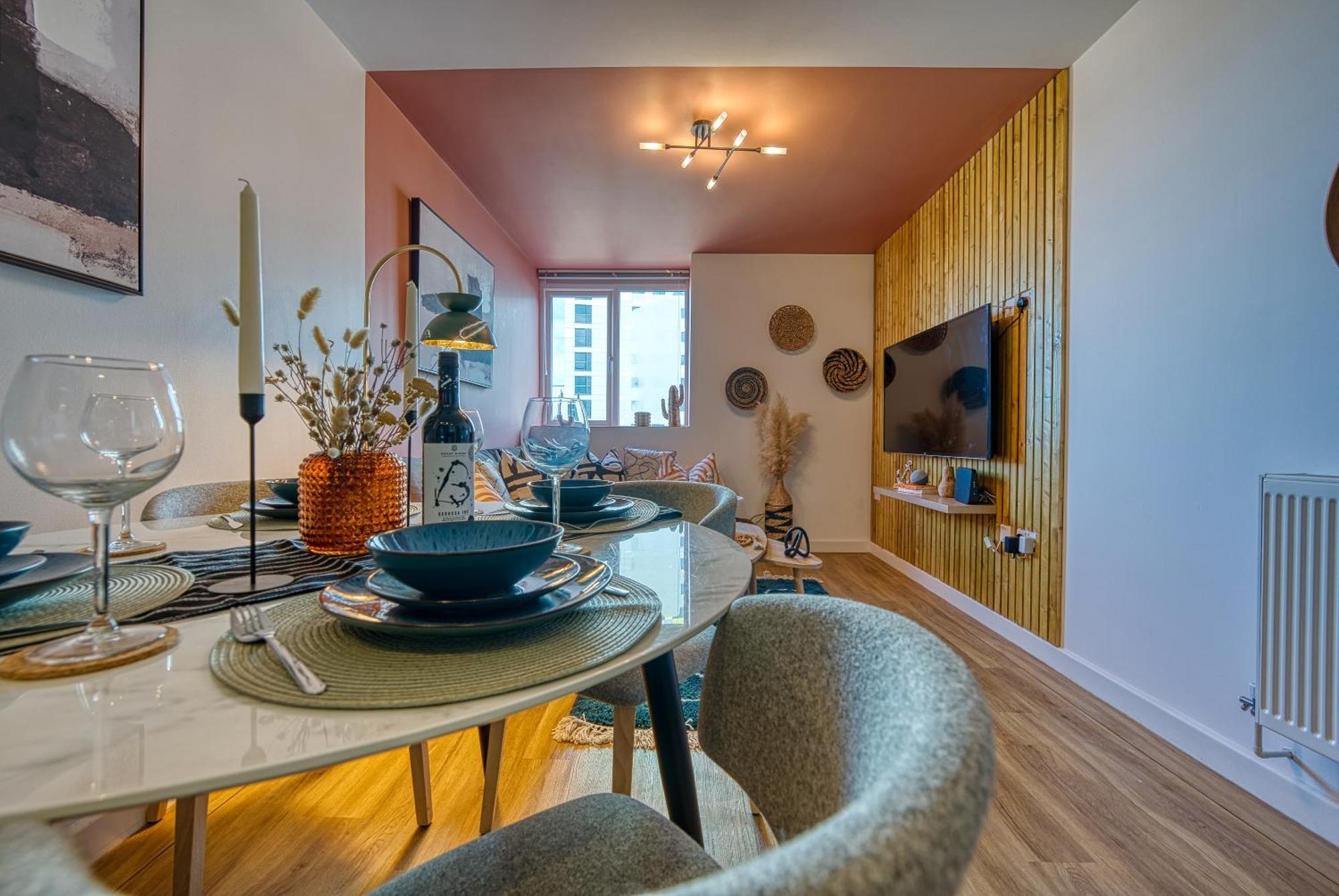 2-Bedroom Stunning, Stylish & Central City Apartment, Spacious, Sleeps 6, With On-Site Parking - Near Gunwharf Quays & Beach - By Blue Puffin Stays Portsmouth Kültér fotó