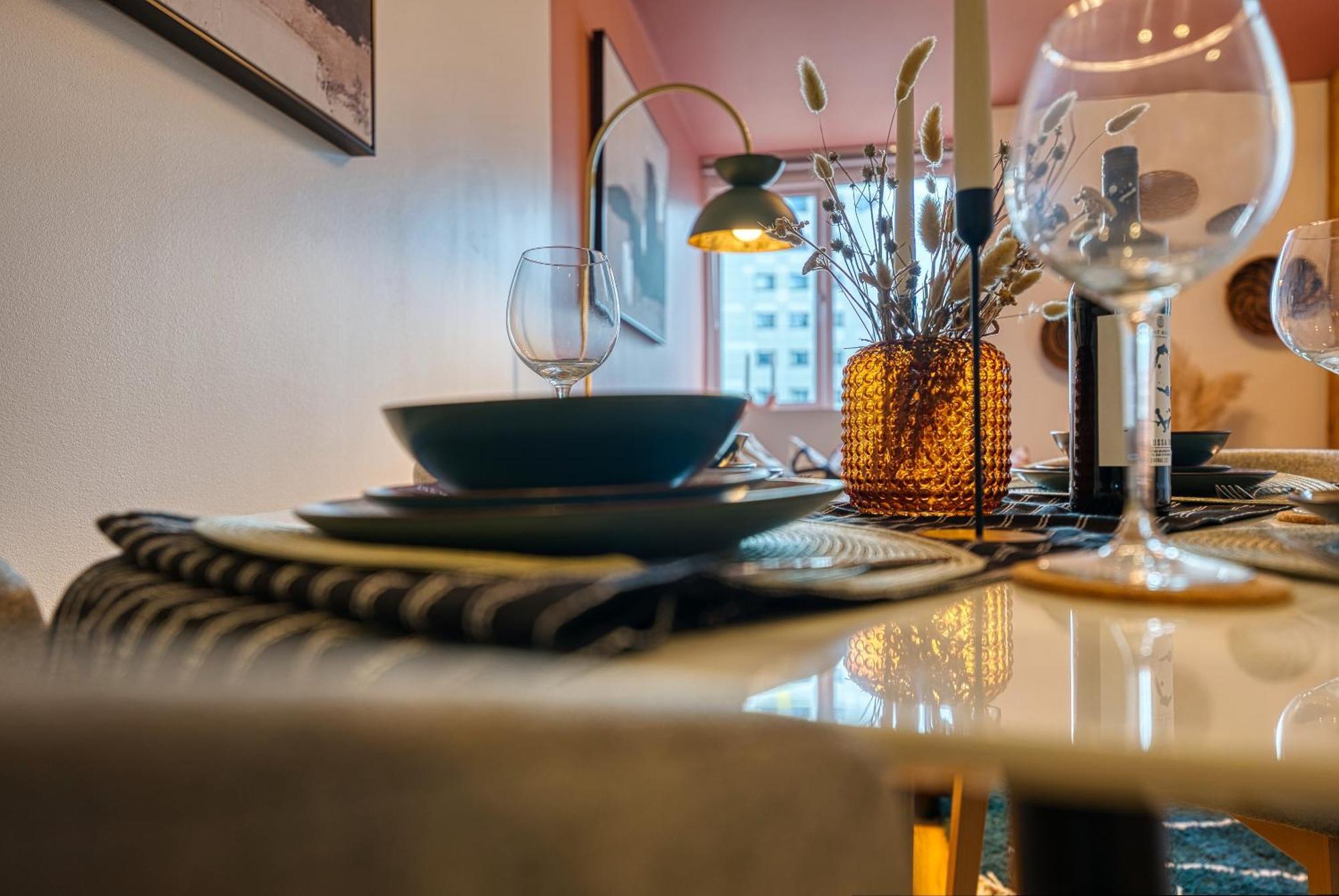 2-Bedroom Stunning, Stylish & Central City Apartment, Spacious, Sleeps 6, With On-Site Parking - Near Gunwharf Quays & Beach - By Blue Puffin Stays Portsmouth Kültér fotó