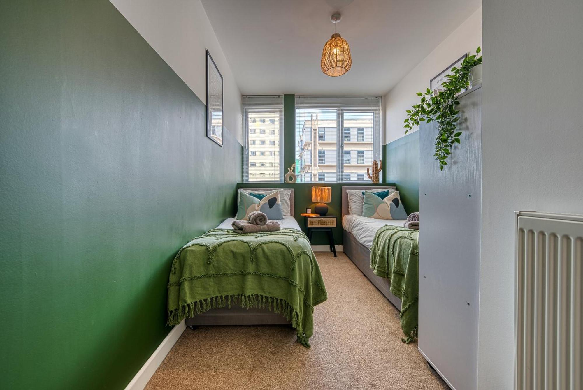 2-Bedroom Stunning, Stylish & Central City Apartment, Spacious, Sleeps 6, With On-Site Parking - Near Gunwharf Quays & Beach - By Blue Puffin Stays Portsmouth Kültér fotó