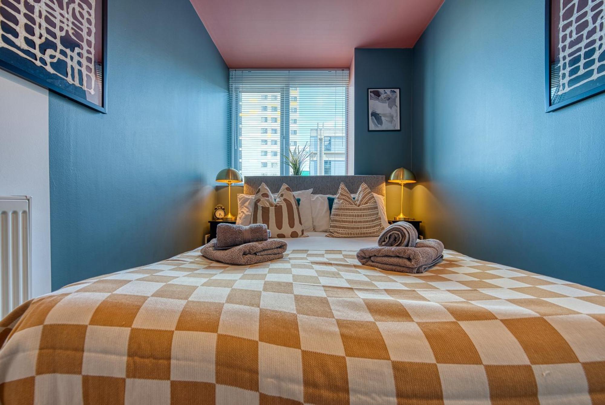 2-Bedroom Stunning, Stylish & Central City Apartment, Spacious, Sleeps 6, With On-Site Parking - Near Gunwharf Quays & Beach - By Blue Puffin Stays Portsmouth Kültér fotó