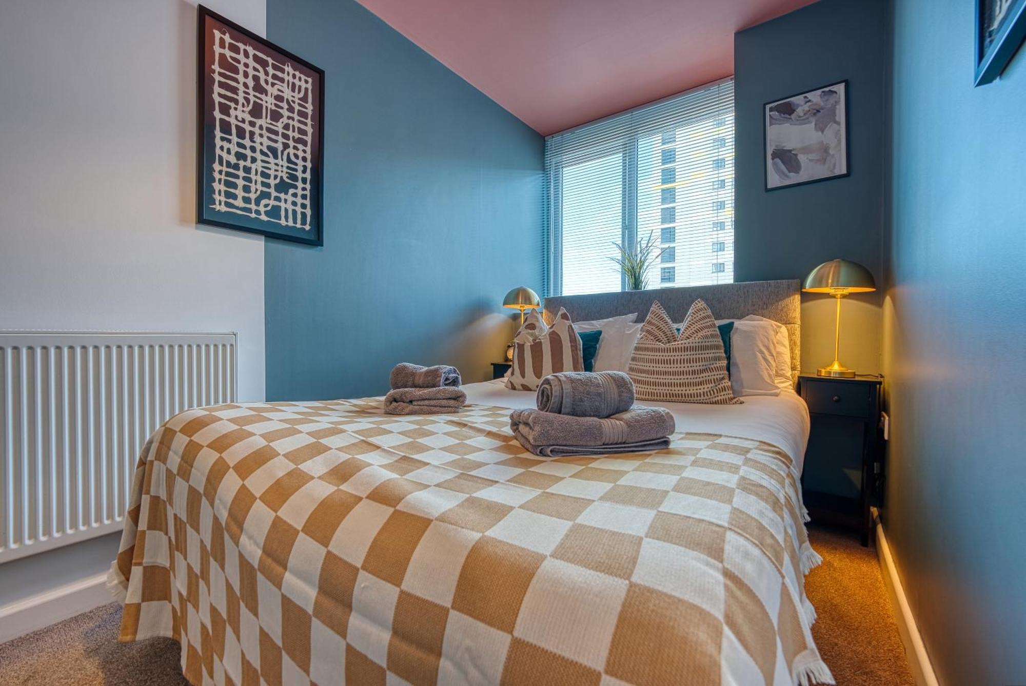 2-Bedroom Stunning, Stylish & Central City Apartment, Spacious, Sleeps 6, With On-Site Parking - Near Gunwharf Quays & Beach - By Blue Puffin Stays Portsmouth Kültér fotó