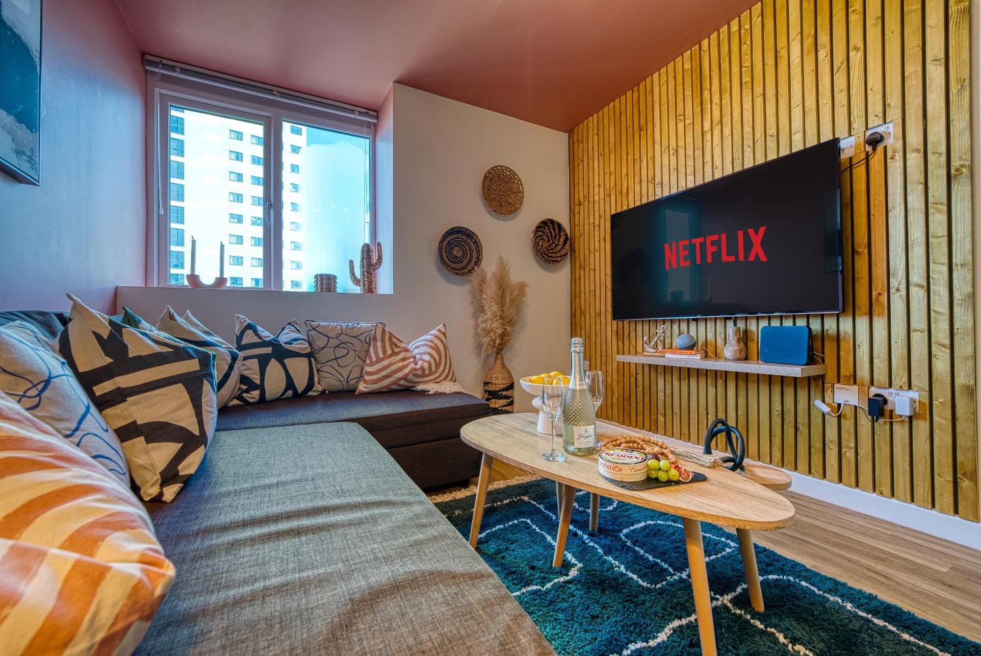 2-Bedroom Stunning, Stylish & Central City Apartment, Spacious, Sleeps 6, With On-Site Parking - Near Gunwharf Quays & Beach - By Blue Puffin Stays Portsmouth Kültér fotó